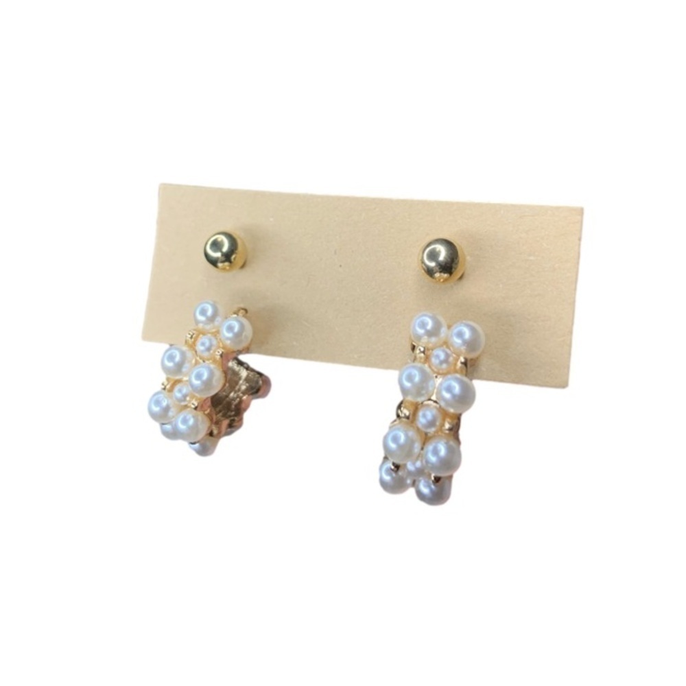 Pearl earring set